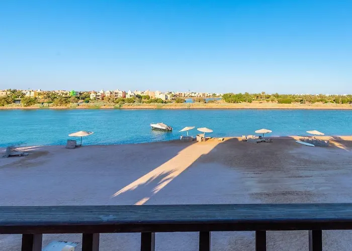 Lagoon View 1-Bedroom Apartment In West Golf El Gouna